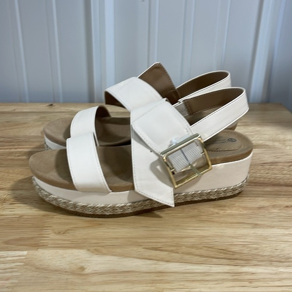 New With Box Giani Bernini Memory Foam Jerammiep Cream Sm Women’s Shoe Size 6.5 - Picture 5 of 8